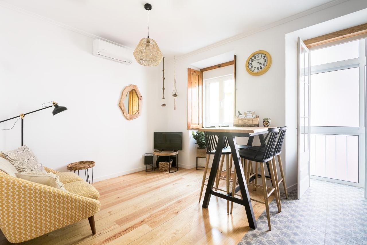 Feel Home In This Stunning Renovated Nest In Graca Lisbon Luaran gambar