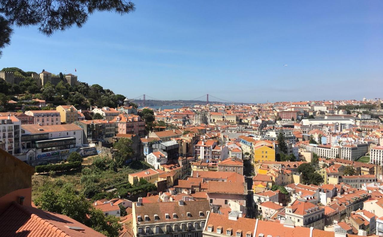 Feel Home In This Stunning Renovated Nest In Graca Lisbon Luaran gambar