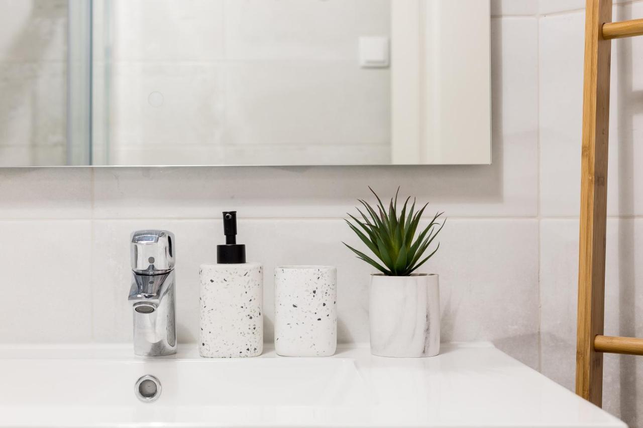 Feel Home In This Stunning Renovated Nest In Graca Lisbon Luaran gambar