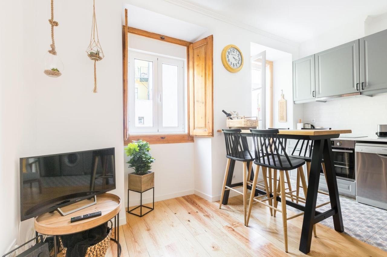 Feel Home In This Stunning Renovated Nest In Graca Lisbon Luaran gambar