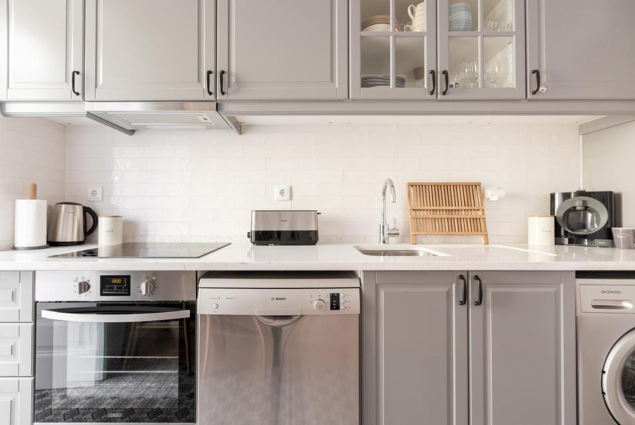 Feel Home In This Stunning Renovated Nest In Graca Lisbon Luaran gambar