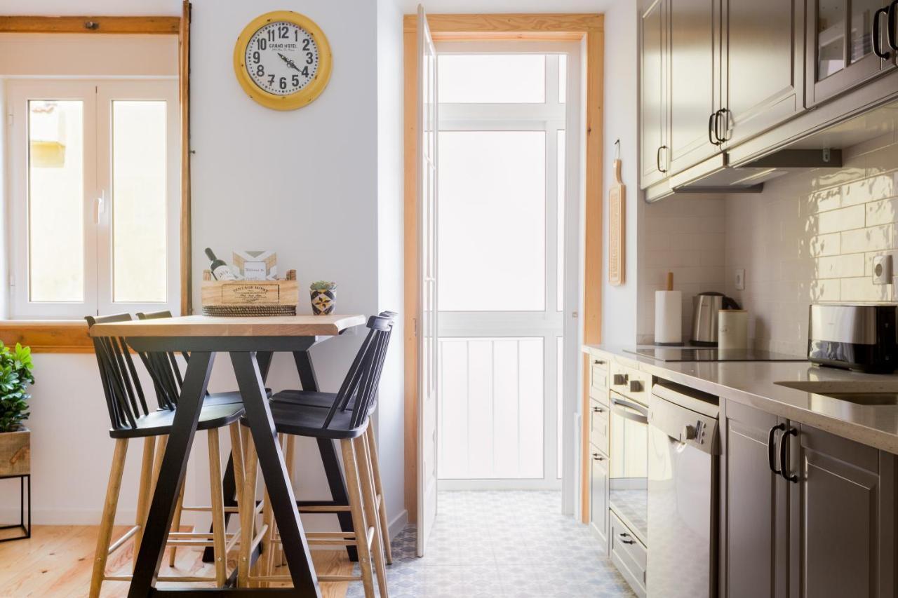 Feel Home In This Stunning Renovated Nest In Graca Lisbon Luaran gambar